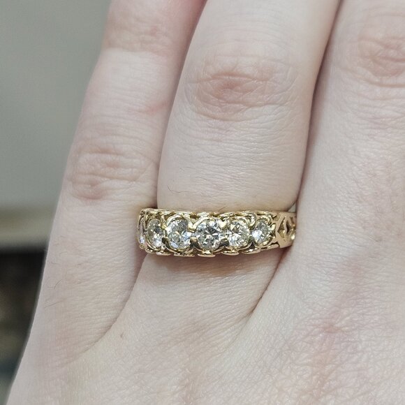 14K Yellow Gold Heart Scroll .92TCW 7 Diamond Band Ring Size 6.75 - Picture 1 of 16